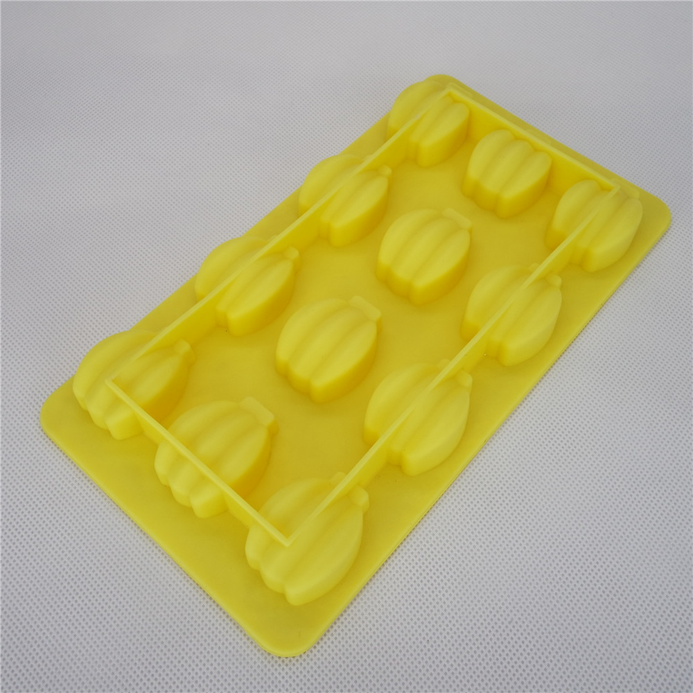 CXIT-5025	Silicone Ice tray-12 cavity Banana
